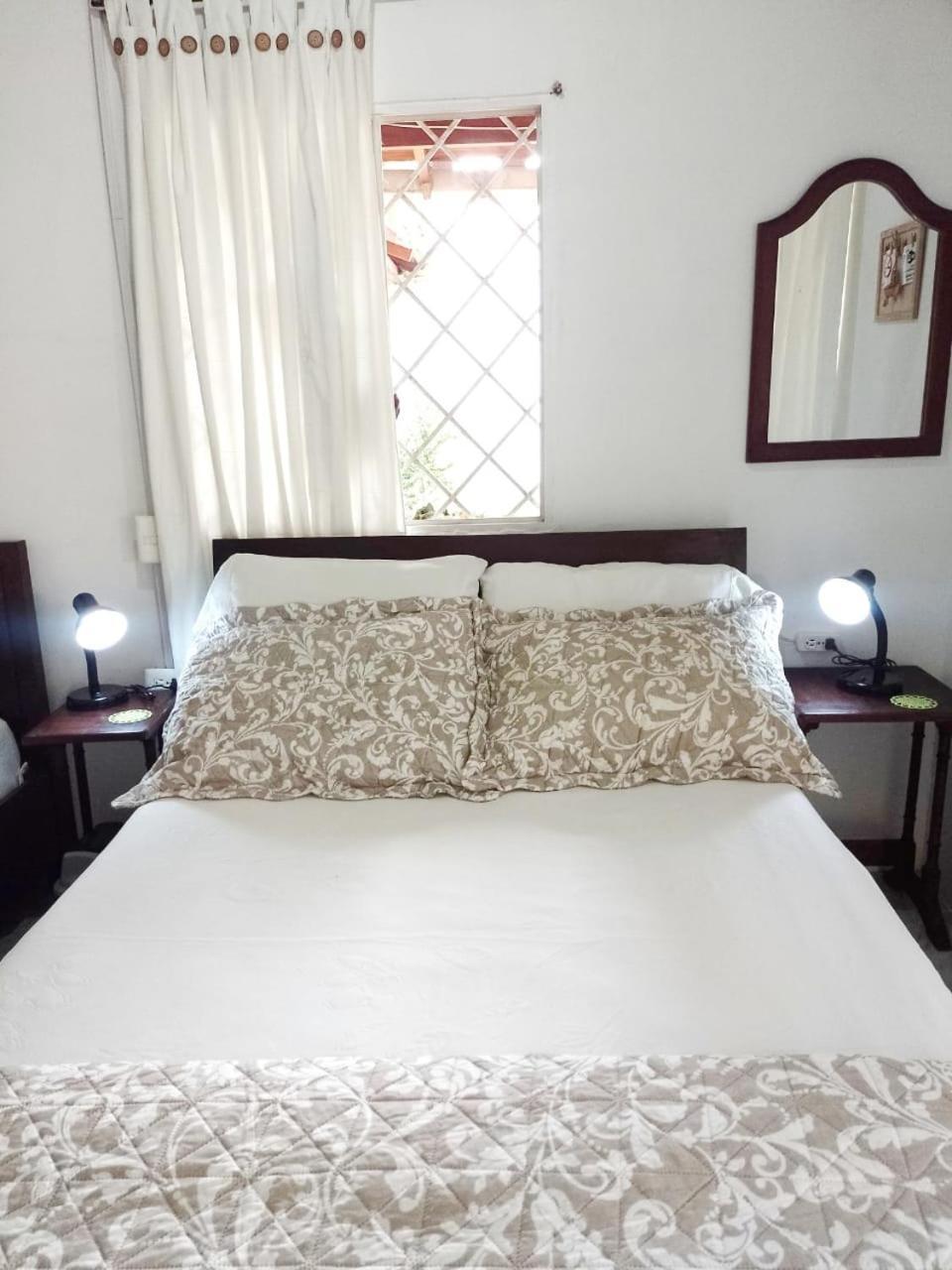 Hostal Corales Толу Екстер'єр фото